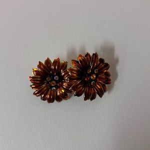 Joan Rivers flower earrings- posts. Gently used.